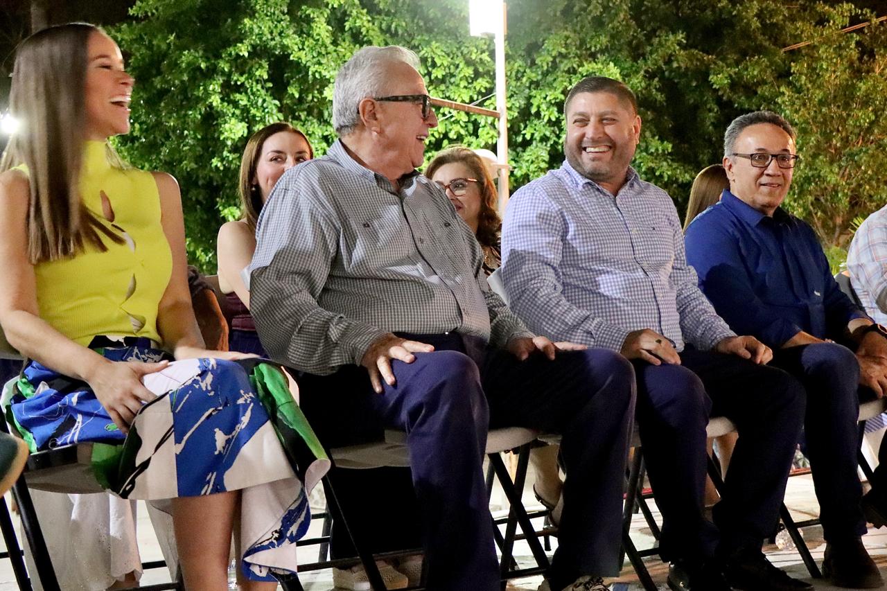 Rocha y José Paz en el Carnaval de Badiraguato 2026