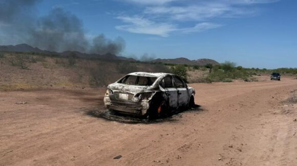 Se incendia vehículo de maestra en Tosalibampo, Ahome, Sinaloa
