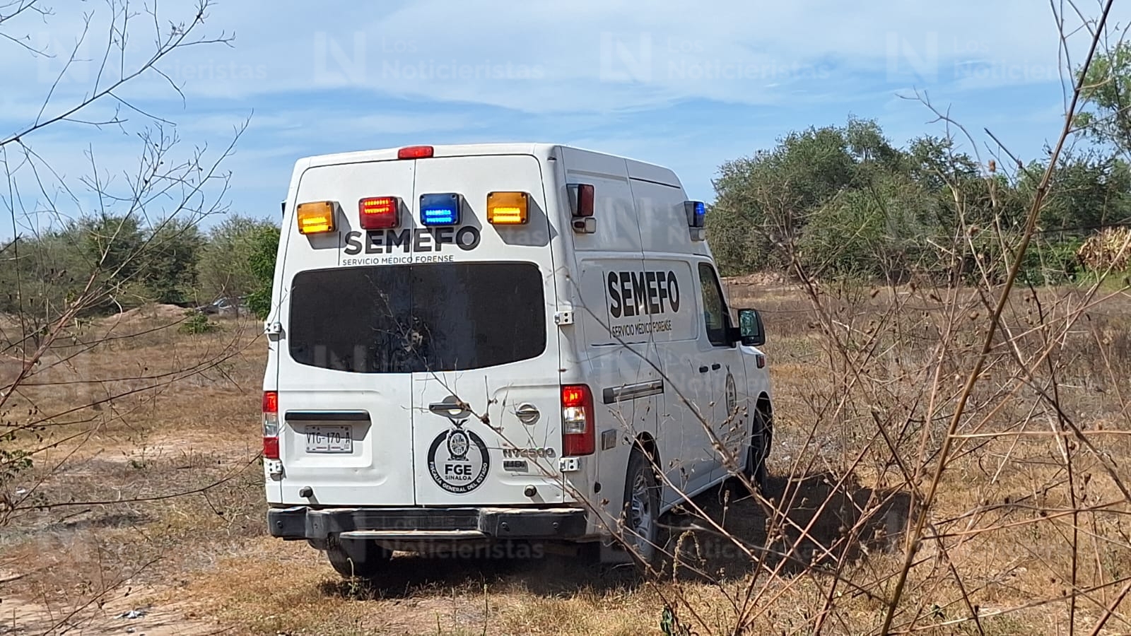 Semefo investiga fosa clandestina en Aguaruto, Sin.