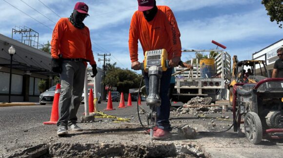 Comun Ahome aclara que no hay socavón en Zaragoza y Cano; inician trabajos de reparación del pavimento