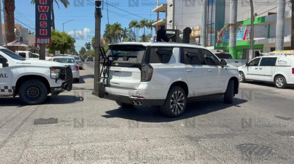 ¿A quién resguardan? Más de 10 camionetas artilladas, con inhibidores de señal, de los Harfuch y la GN caen a la FGR de Los Mochis, Sinaloa