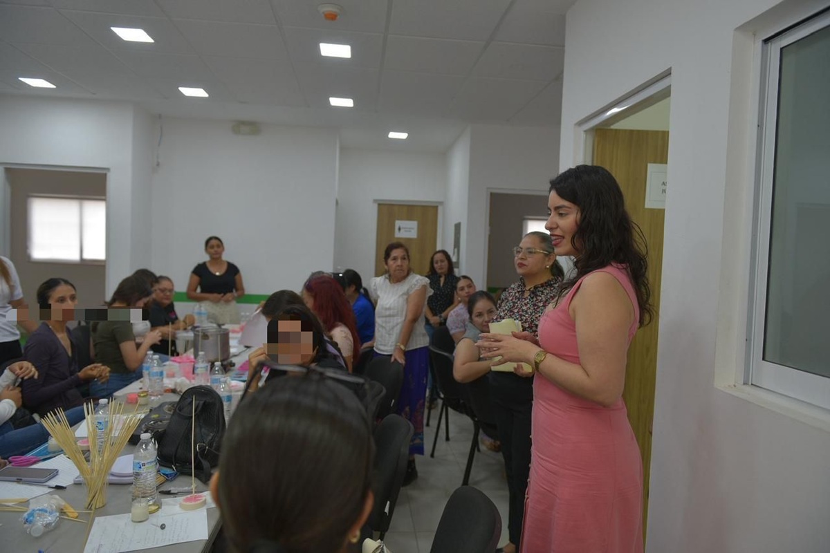 Taller creativo de Semujeres en Culiacán