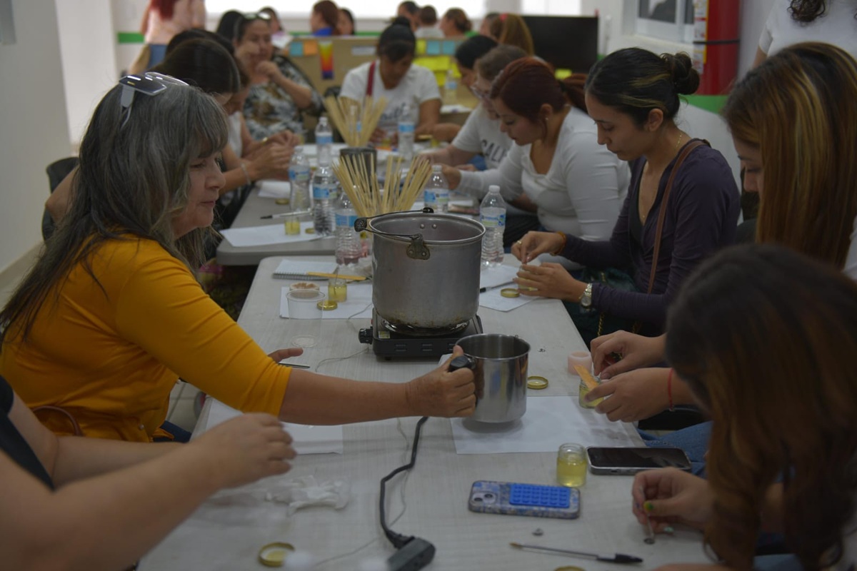 Taller creativo de Semujeres en Culiacán