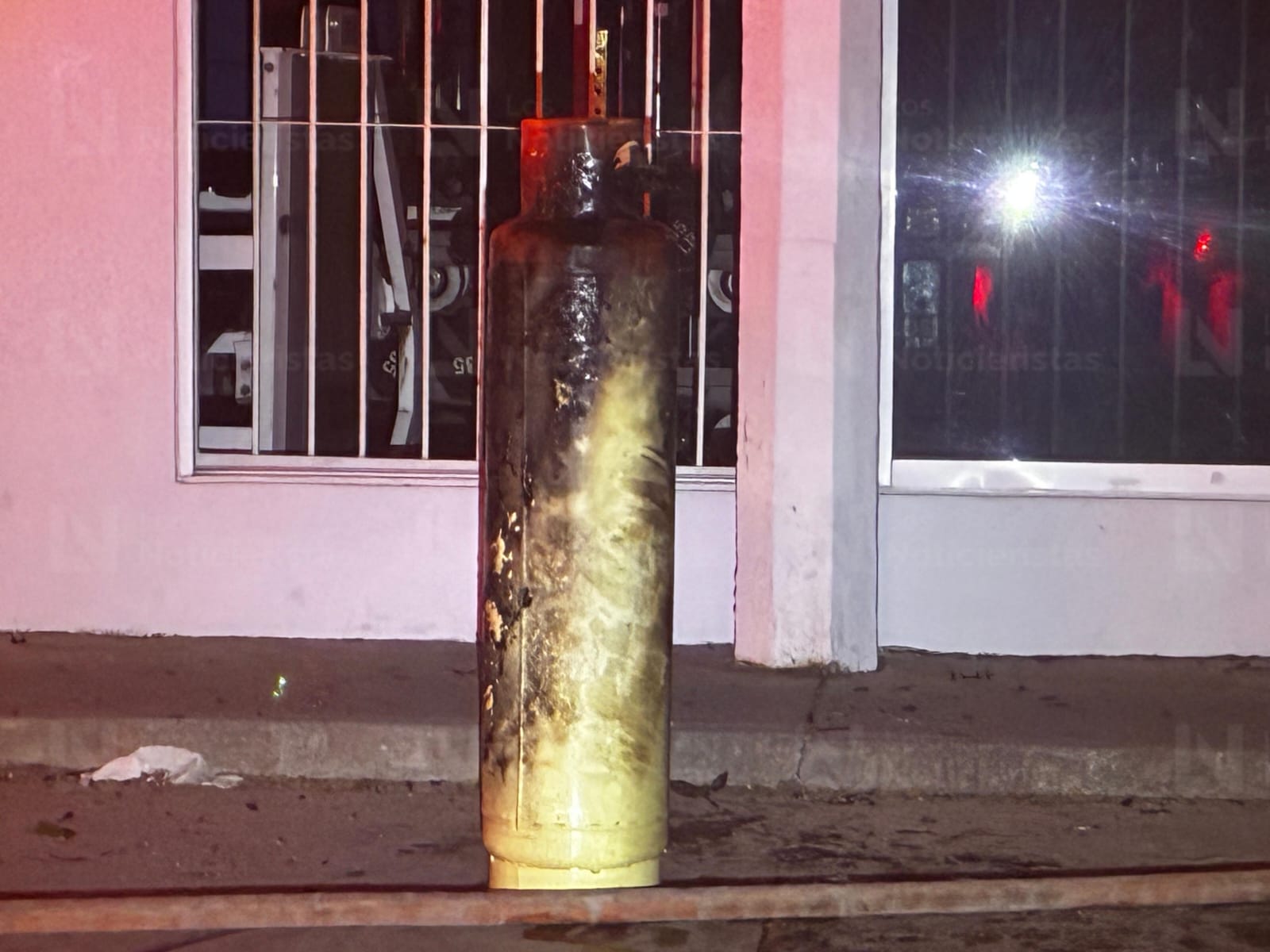 Explota tanque de gas en el Cetis 68 de Los Mochis