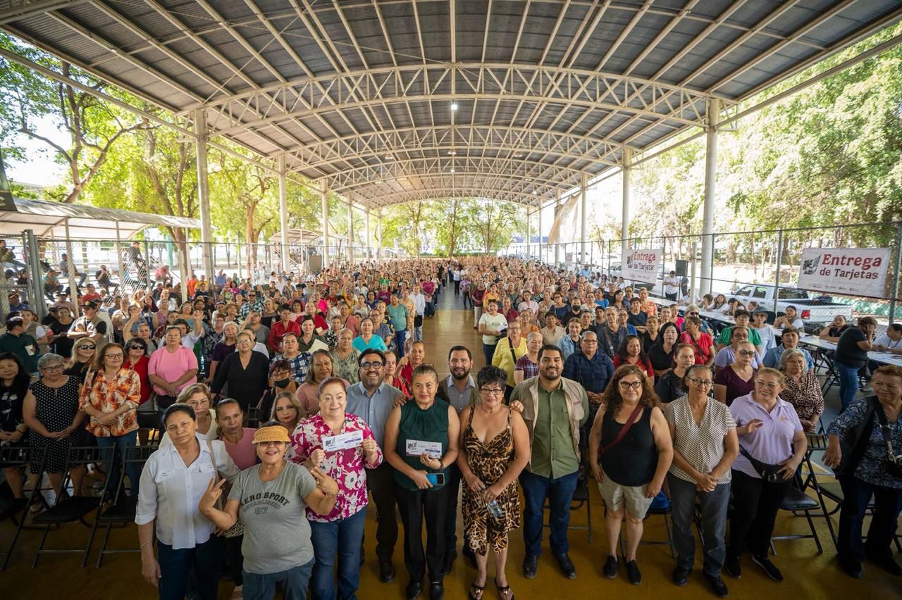 Adultas mayores reciben su Tarjeta Pensión Mujeres Bienestar en Culiacán