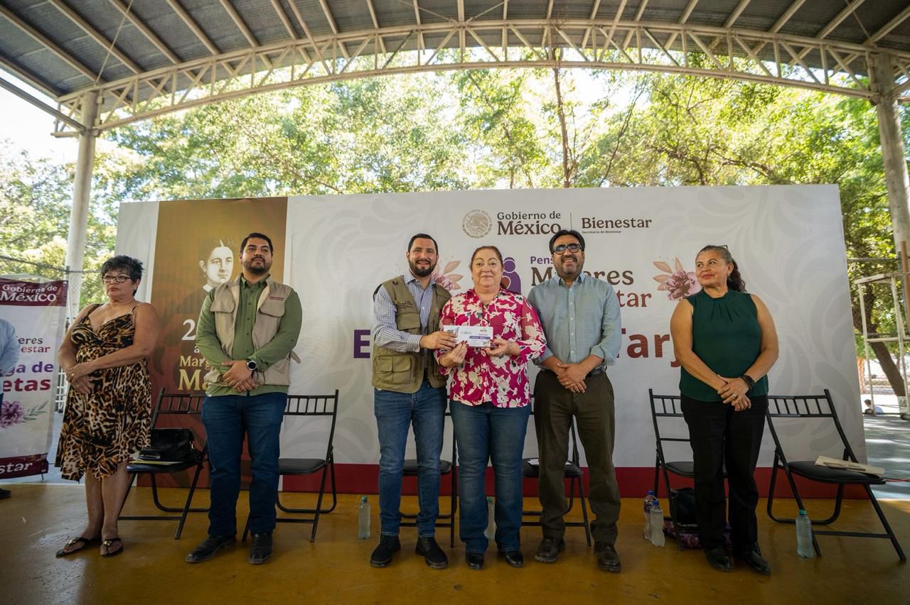 Adultas mayores reciben su Tarjeta Pensión Mujeres Bienestar en Culiacán