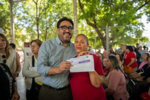 Adultas mayores reciben su Tarjeta Pensión Mujeres Bienestar en Culiacán