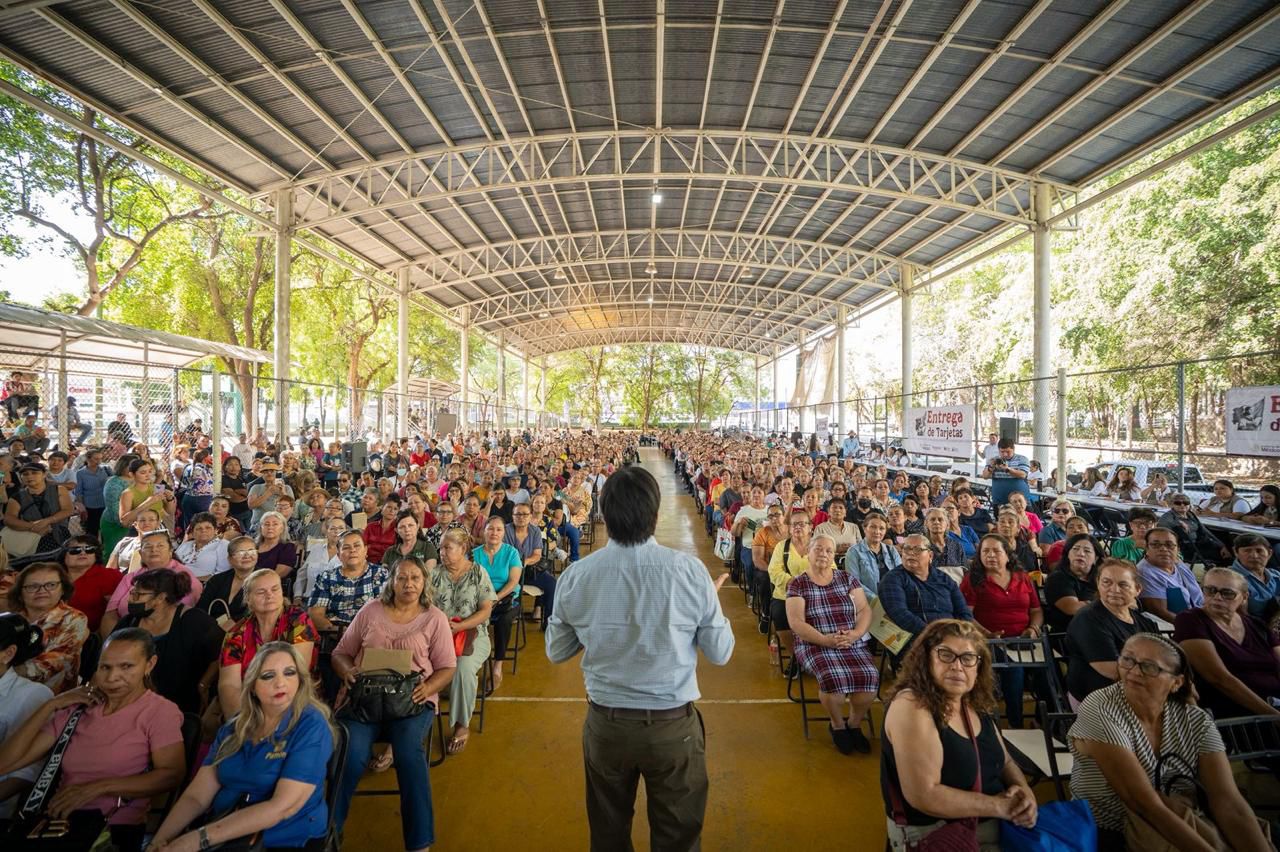 Adultas mayores reciben su Tarjeta Pensión Mujeres Bienestar en Culiacán
