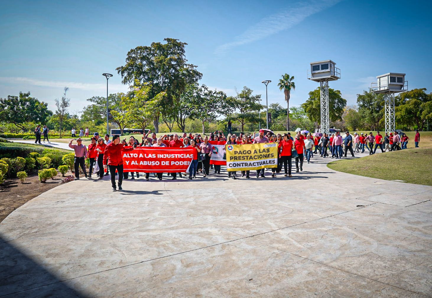 Trabajadores del Centro de Ciencias y CONFÍE realizan paro de labores, exigen incremento en pago de prestaciones