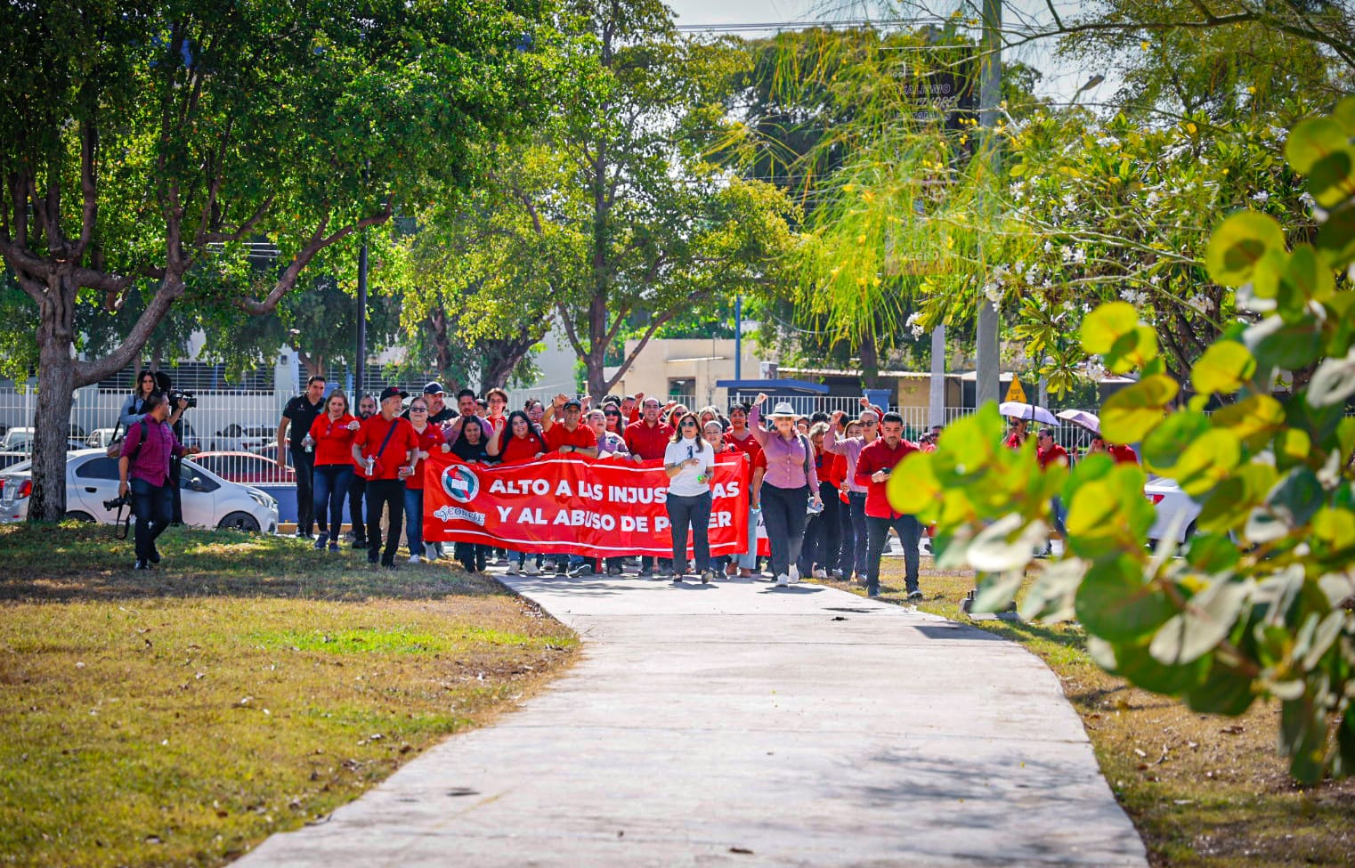 Trabajadores del Centro de Ciencias y CONFÍE realizan paro de labores, exigen incremento en pago de prestaciones
