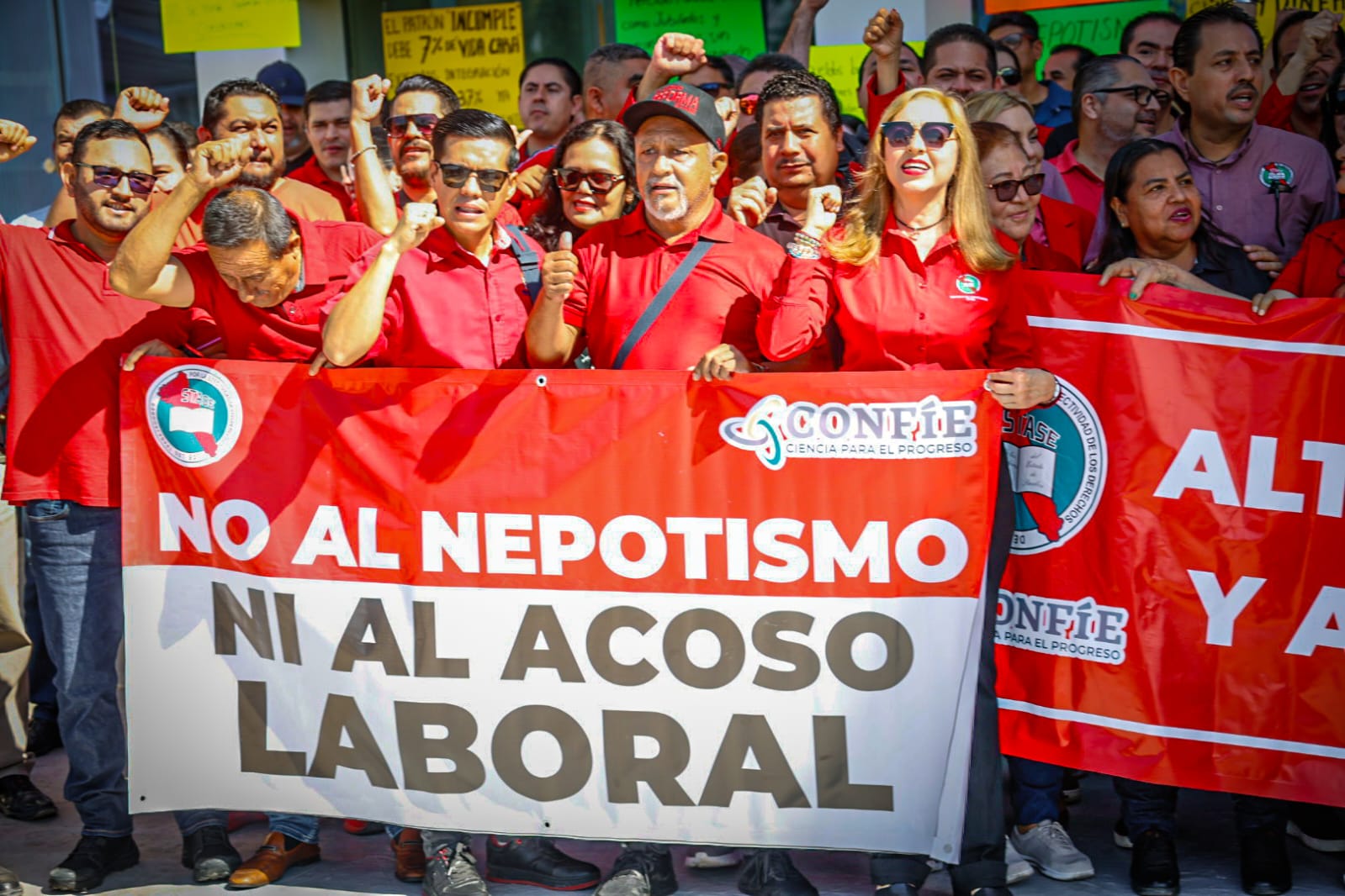 Trabajadores del Centro de Ciencias y CONFÍE realizan paro de labores, exigen incremento en pago de prestaciones