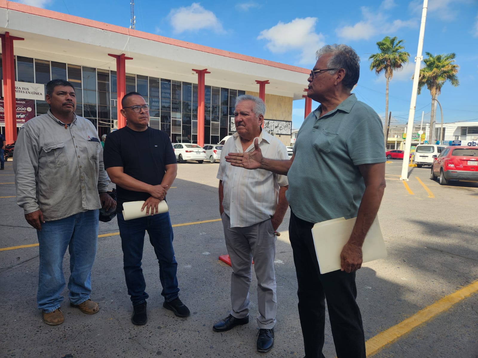 Trabajadores jubilados, pensionados y beneficiarios del extinto ingenio azucarero de Los Mochis