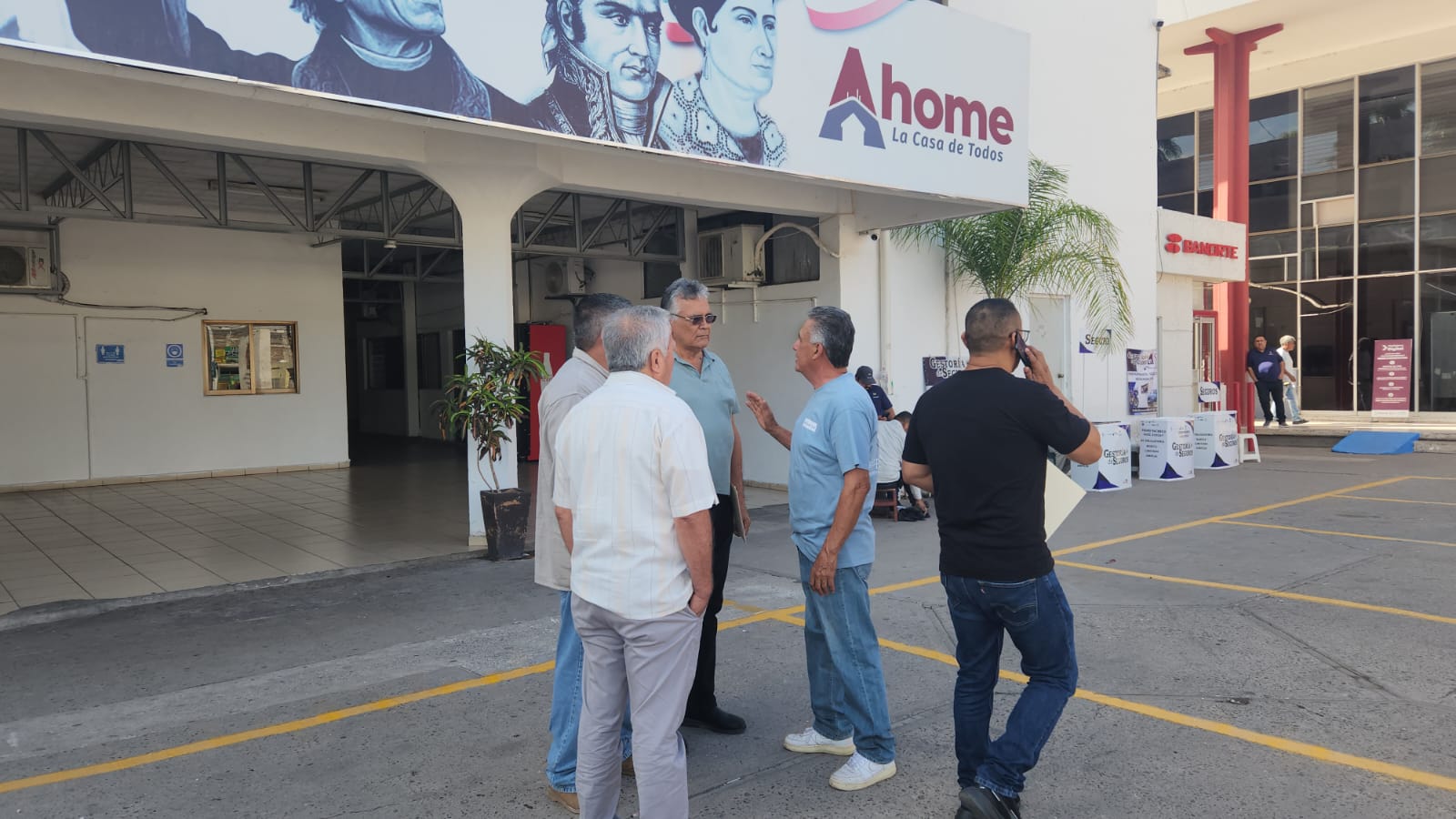 Trabajadores jubilados, pensionados y beneficiarios del extinto ingenio azucarero de Los Mochis