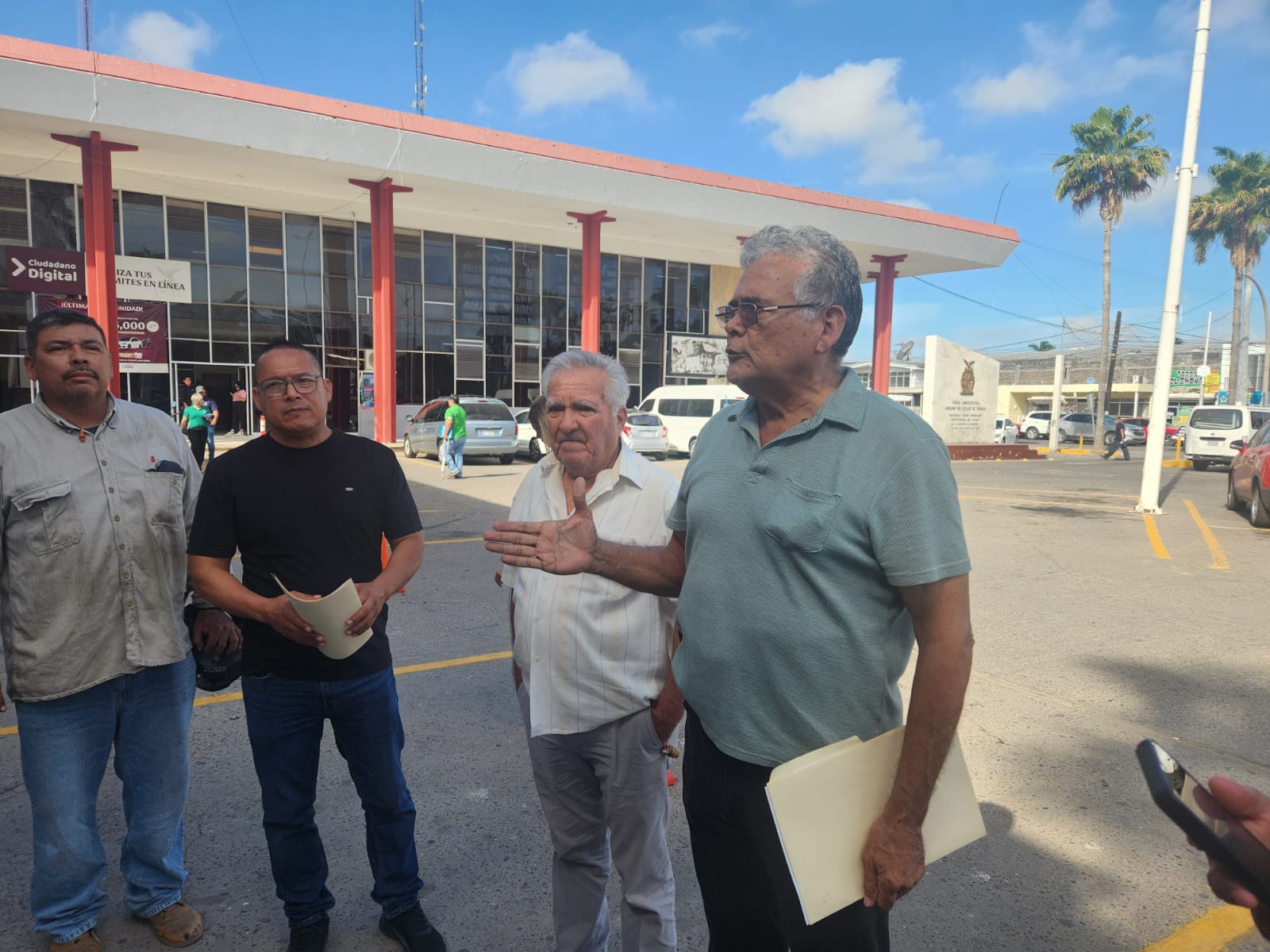 Trabajadores jubilados, pensionados y beneficiarios del extinto ingenio azucarero de Los Mochis