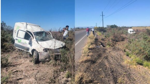 Trabajadores de un restaurante sufren volcadura en la México 15, en El Carrizo, Ahome, Sinaloa