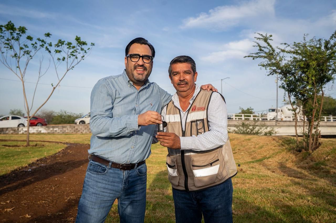 Gámez Mendívil entrega equipamiento y vehículos a trabajadores de Servicios Públicos