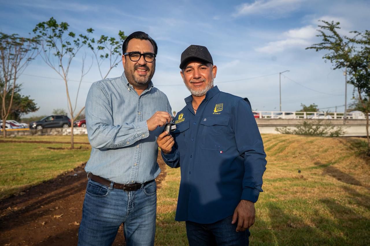 Gámez Mendívil entrega equipamiento y vehículos a trabajadores de Servicios Públicos