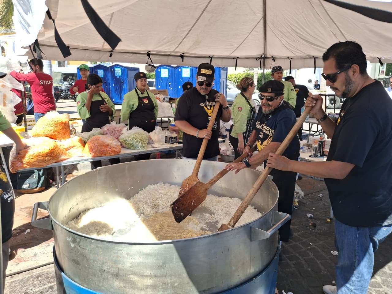 Motoclub Olas Altas sirve su tradicional comida del marlin enchipotlado