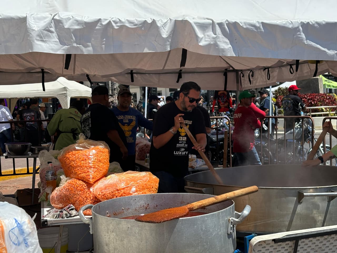 Motoclub Olas Altas sirve su tradicional comida del marlin enchipotlado