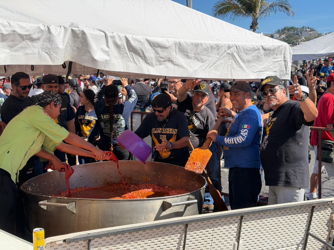 Motoclub Olas Altas sirve su tradicional comida del marlin enchipotlado
