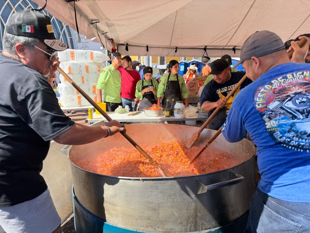 Motoclub Olas Altas sirve su tradicional comida del marlin enchipotlado