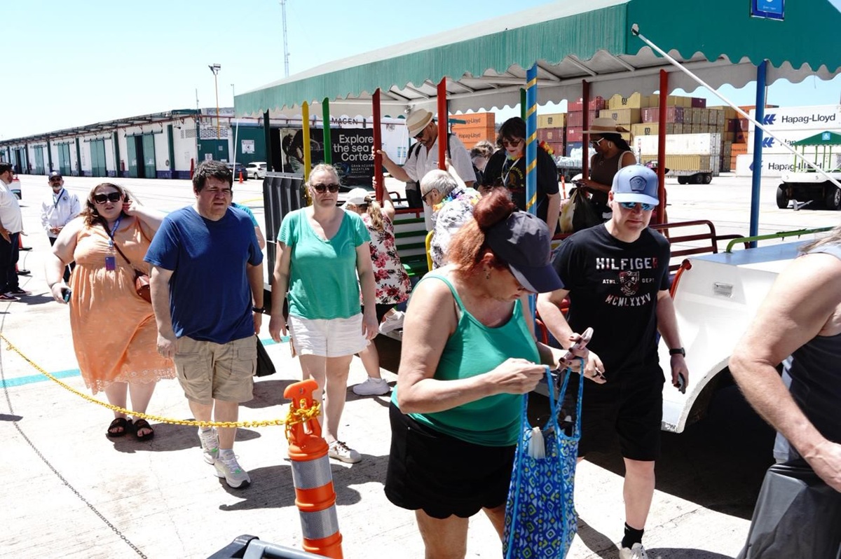 Cruceristas arribando a Mazatlán