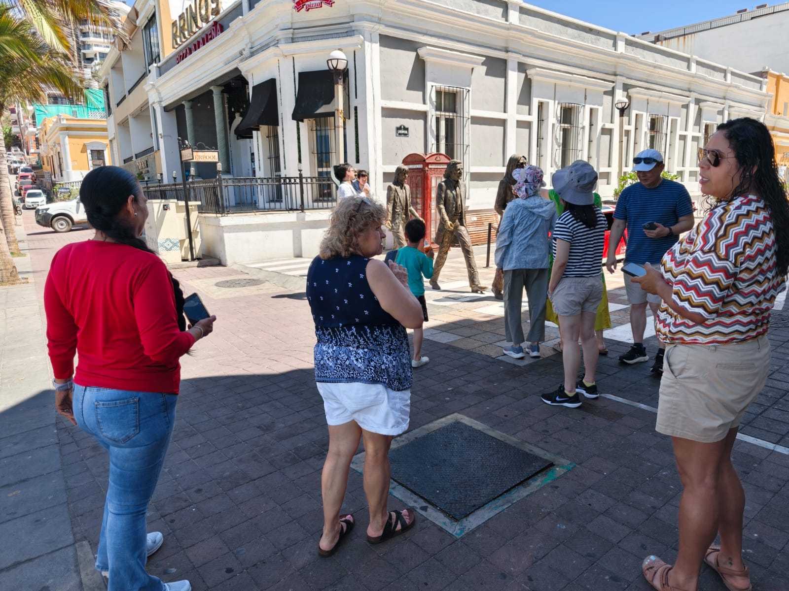 Turistas de paseo por Mazatlán
