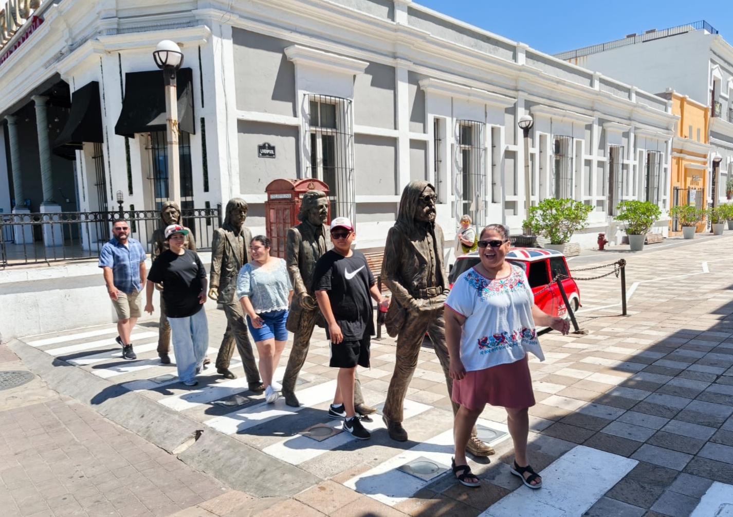 Turistas de paseo por Mazatlán