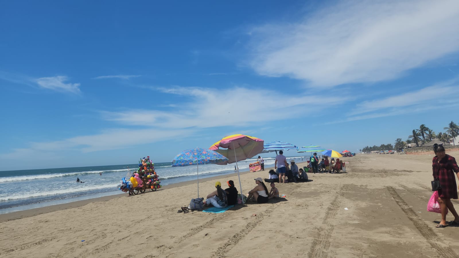 turistas en playa las glorias guasave sinaloa