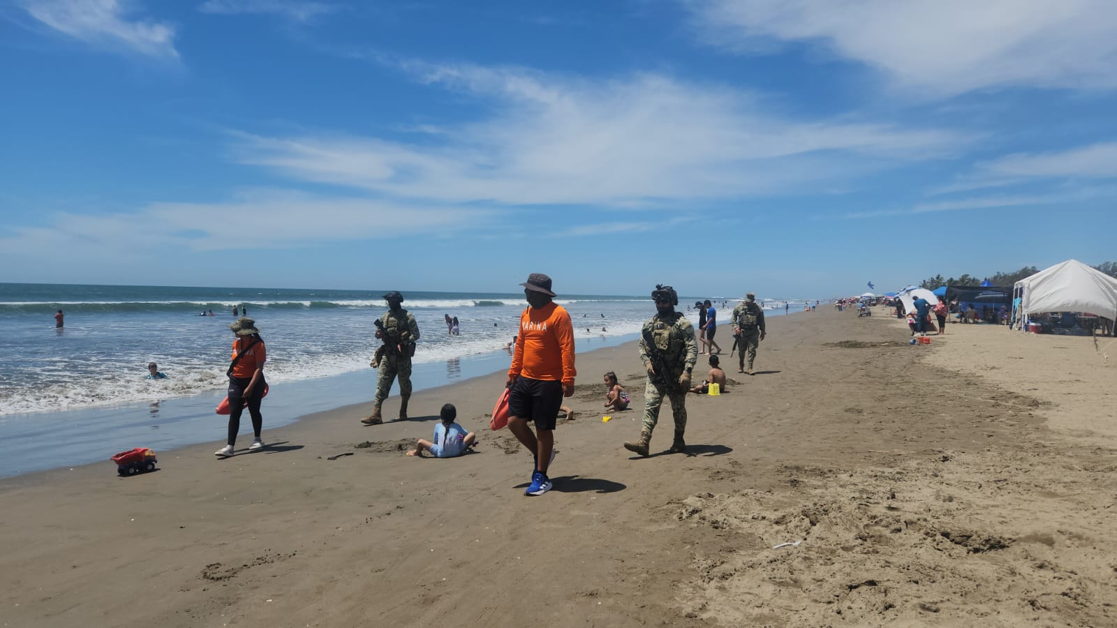 turistas en playa las glorias guasave sinaloa