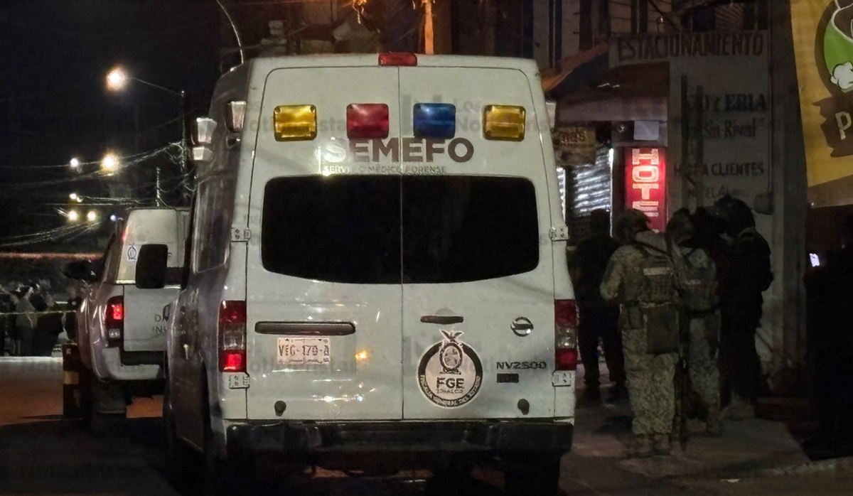 Unidad de Semefo en la escena del crimen