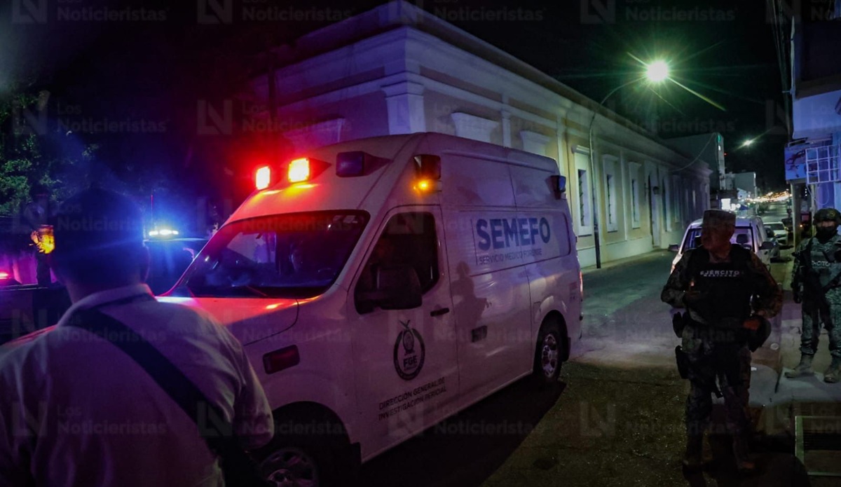 Unidad de Semefo en la escena del crimen