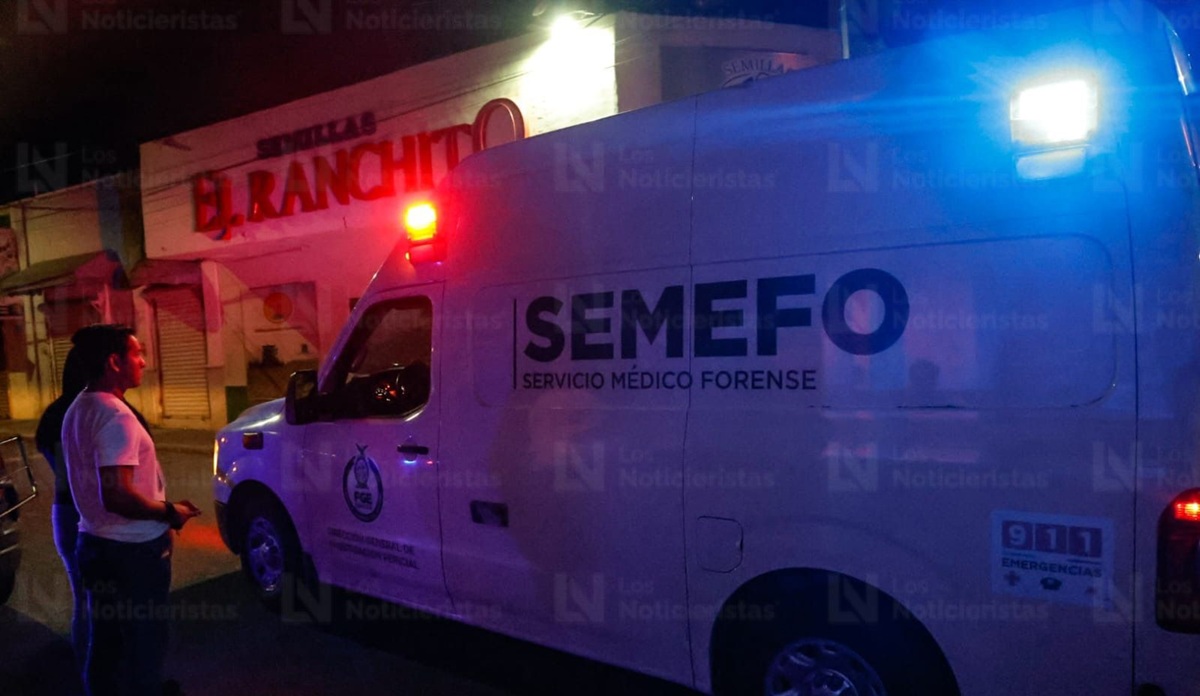 Unidad de Semefo en la escena del crimen