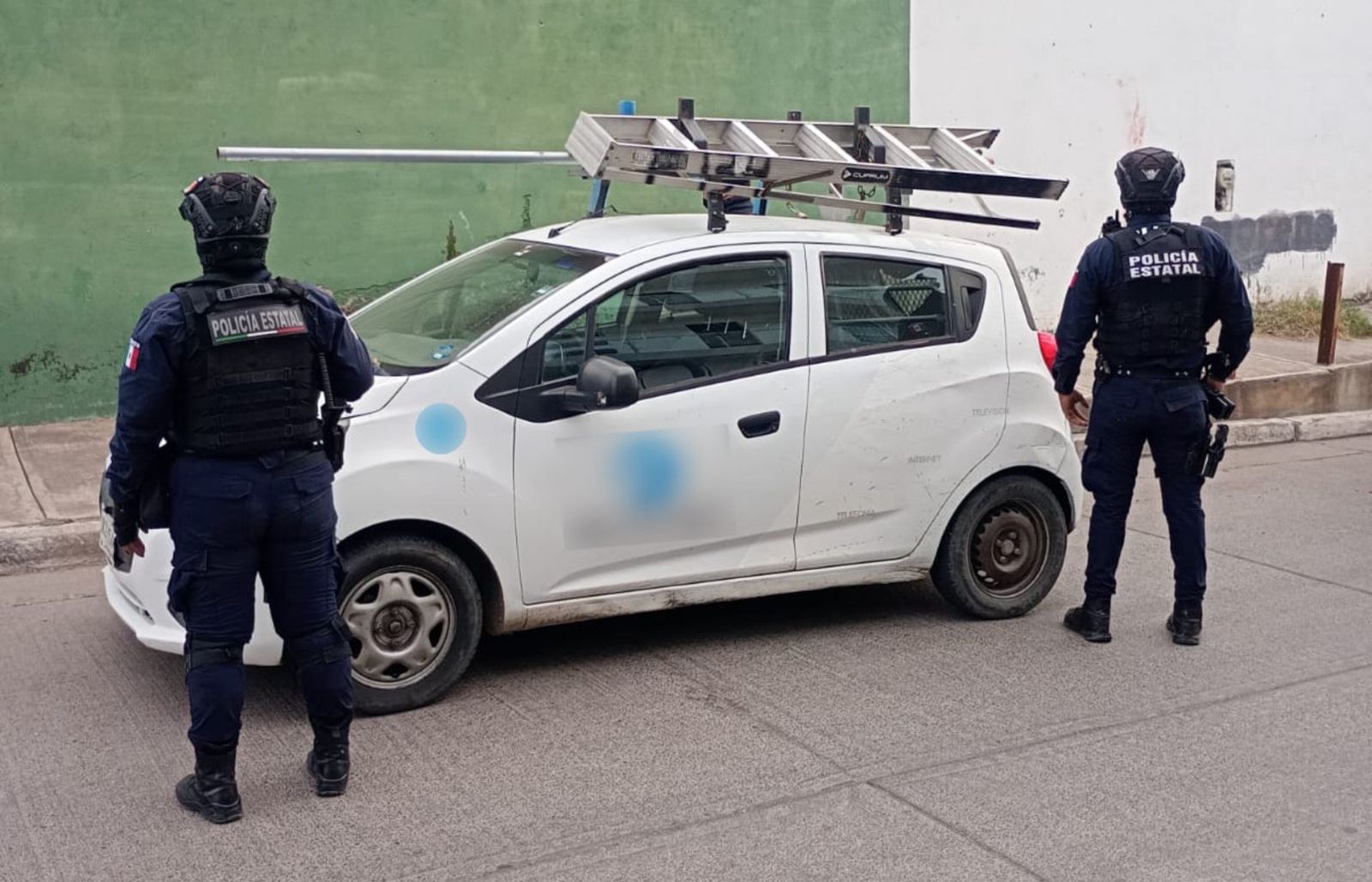 ´Vehículo de empresa de cable e internet asegurado en Culiacán, Sin.