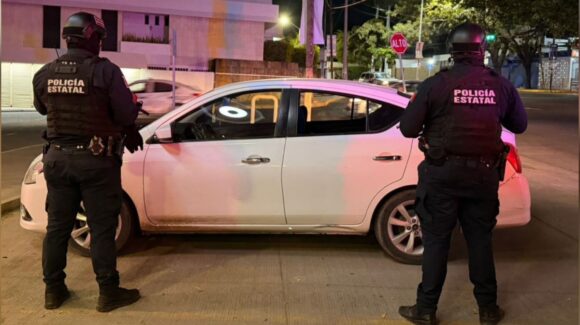 Tras denuncia de despojo de un vehículo, policías estatales localizan la unidad abandonada, en Culiacán, Sinaloa
