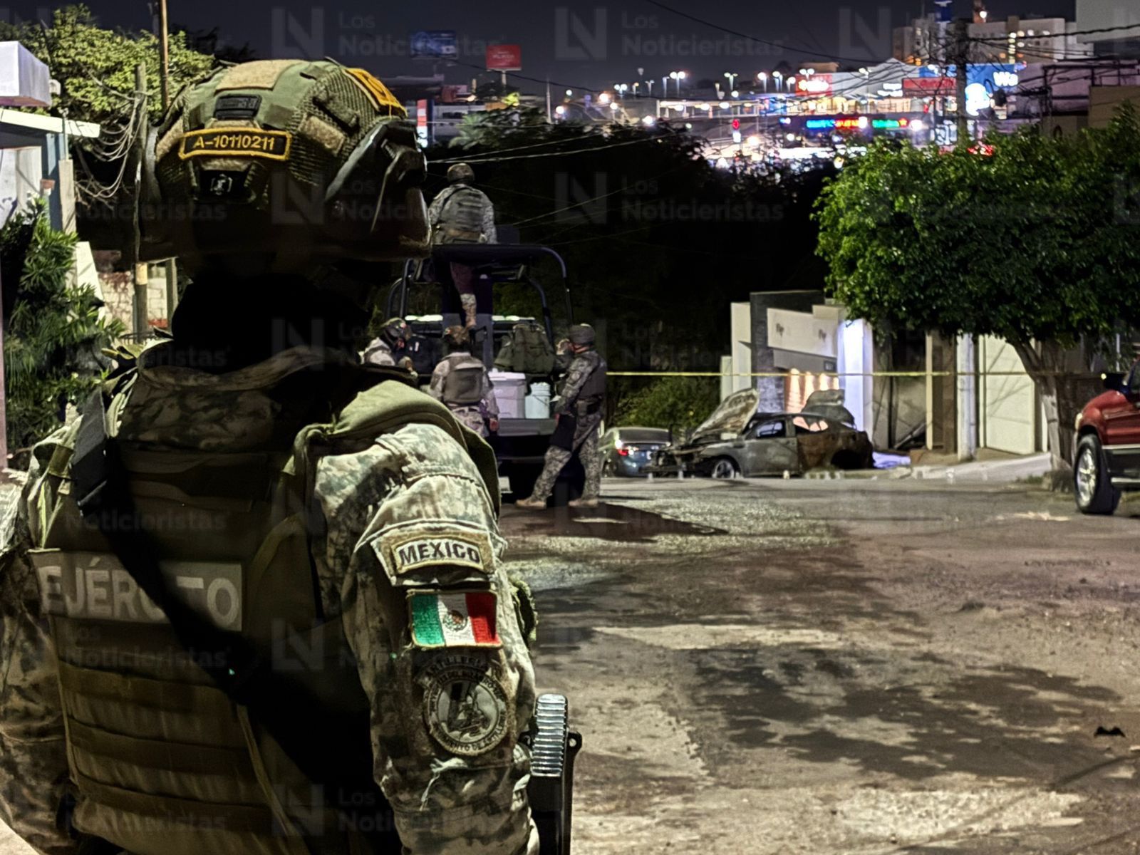 Vehículo quemado en domicilio que fue atacado en la colonia República Mexicana de Culiacán