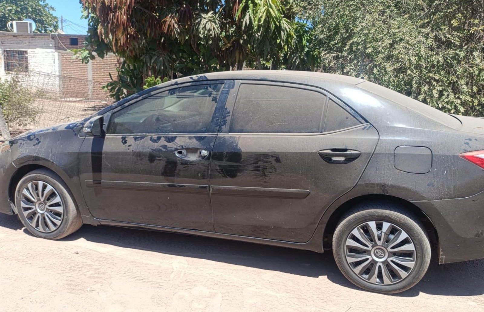 Toyota Corolla, modelo 2015, color negro