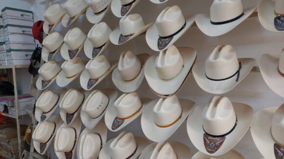 ¡Adiós sombreros, hola gorras! Una tradición que se apaga en la región del Évora