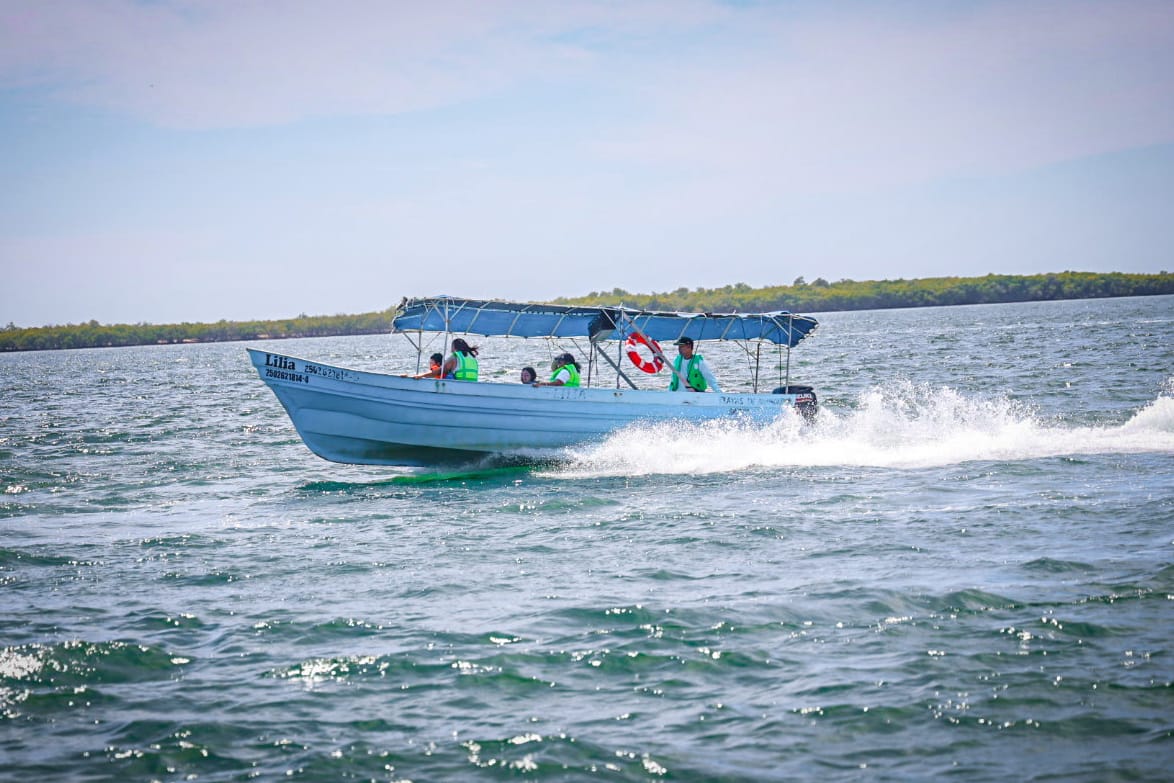 Visitantes disfrutan de Altata, Navolato