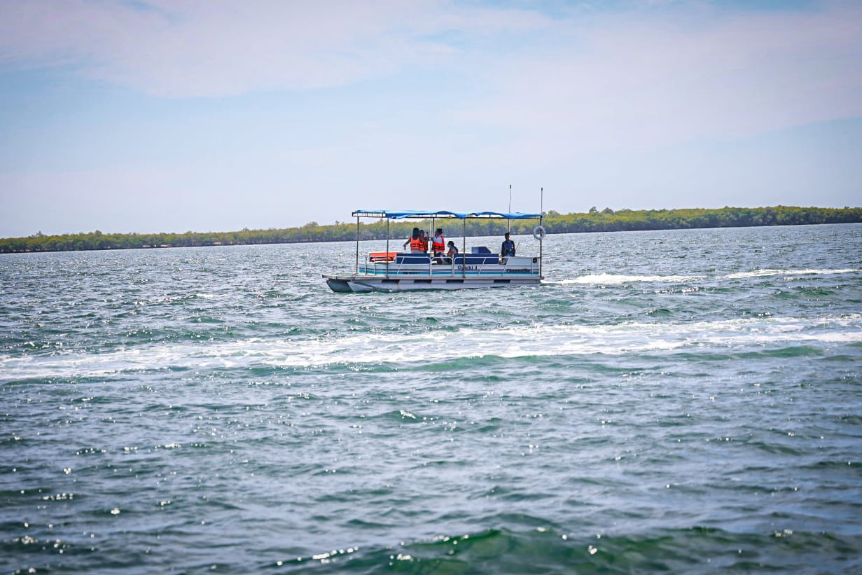 Visitantes disfrutan de Altata, Navolato