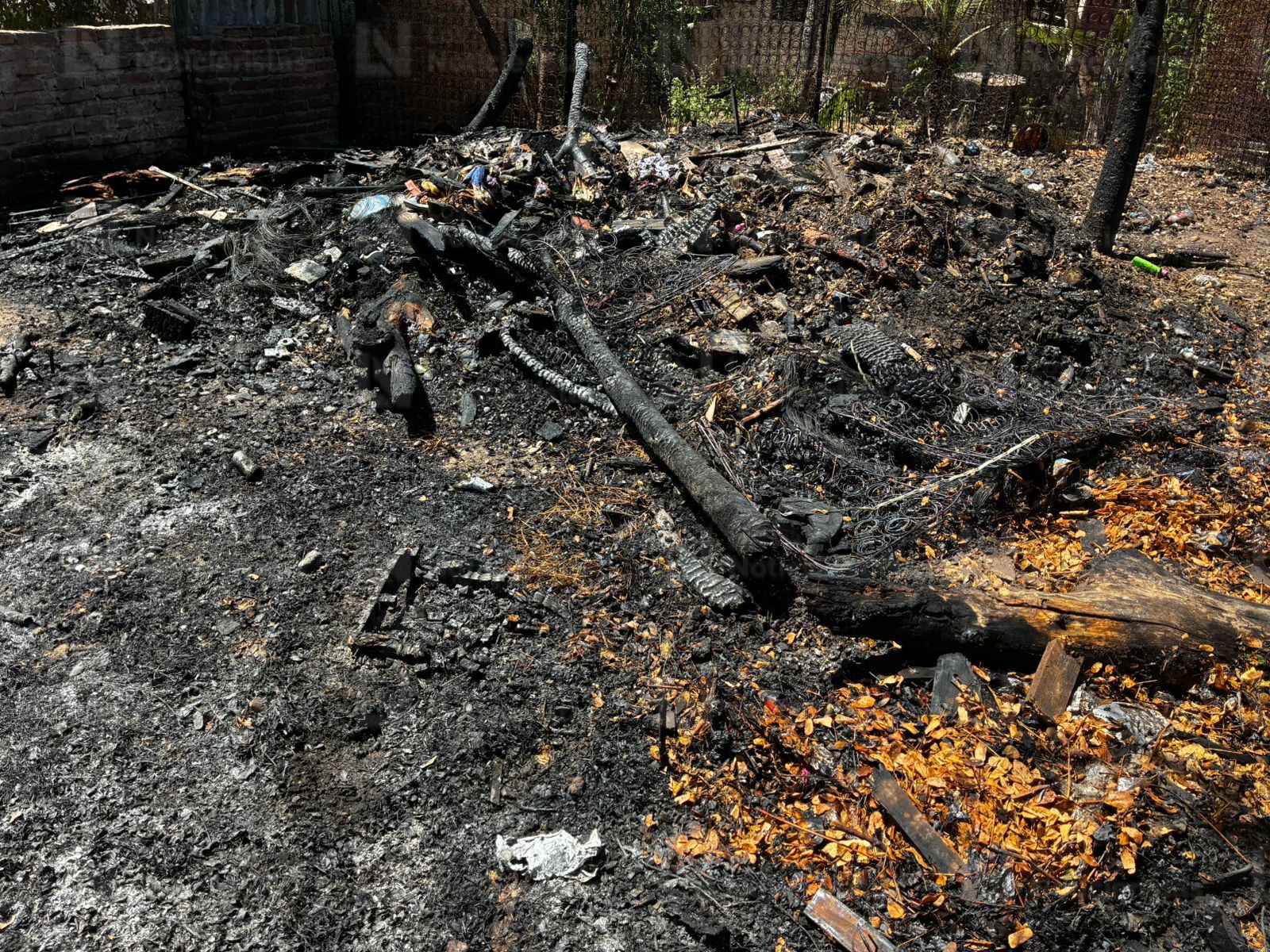 Incendio de vivienda en Los Ángeles de Los Mochis