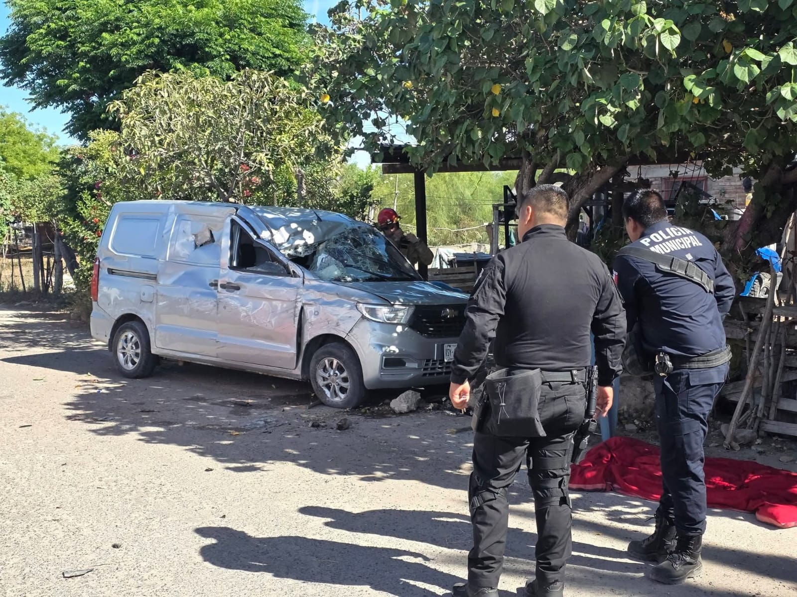 Volcadura en Juan José Ríos, Sinaloa