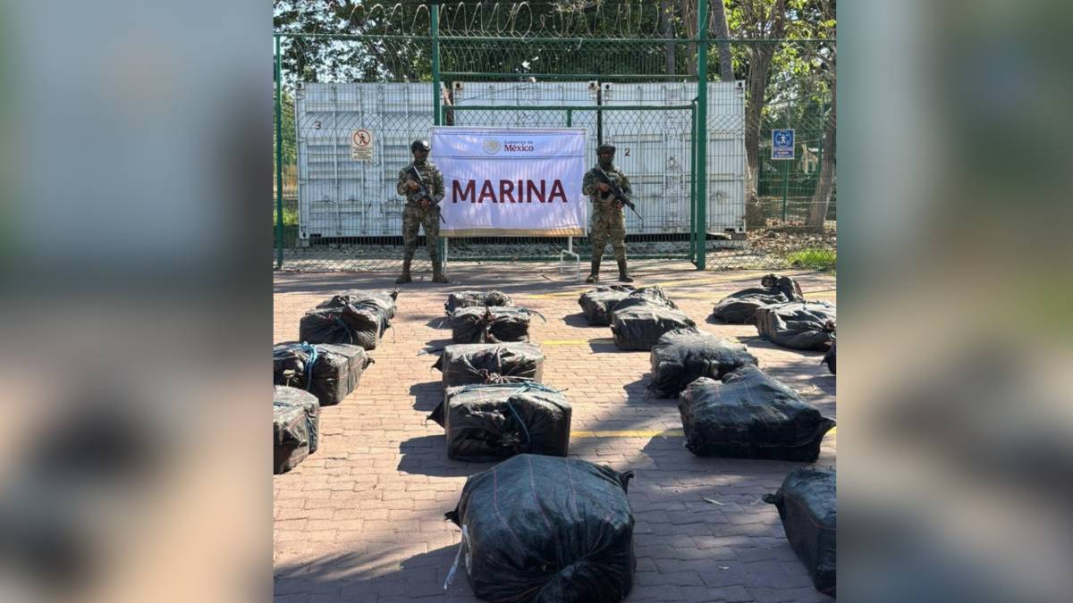 Marina asegura 63 bultos de presunta cocaína en aguas del Pacífico