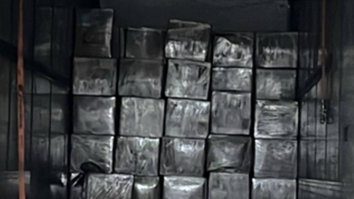 Detienen a cuatro con más de una tonelada de droga oculta en cajas de huevo en CDMX