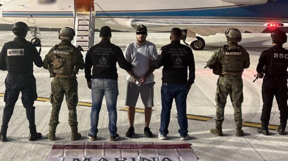 Detienen en Quintana Roo a Denis ‘N’, presunto traficante de armas y drogas; tiene ficha roja de Interpol