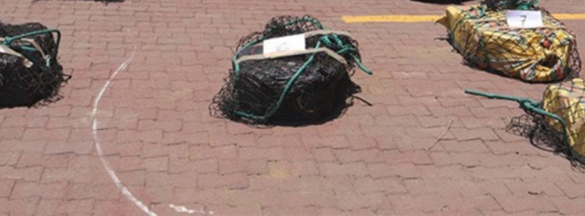 Marina asegura 63 bultos de presunta cocaína en aguas del Pacífico