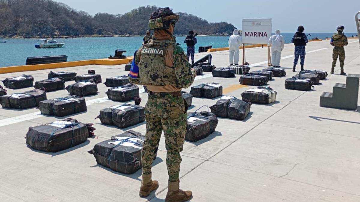 Marina asegura 63 bultos de presunta cocaína en aguas del Pacífico