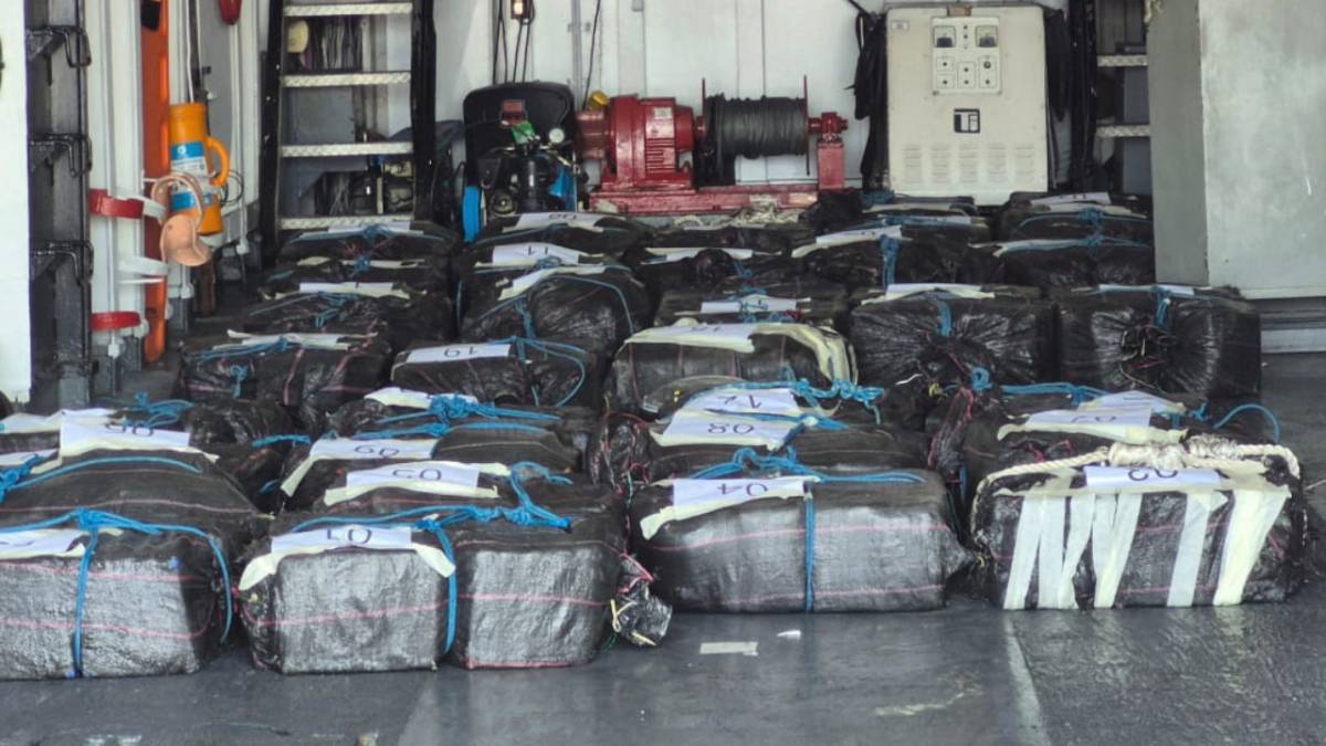 Marina asegura 63 bultos de presunta cocaína en aguas del Pacífico