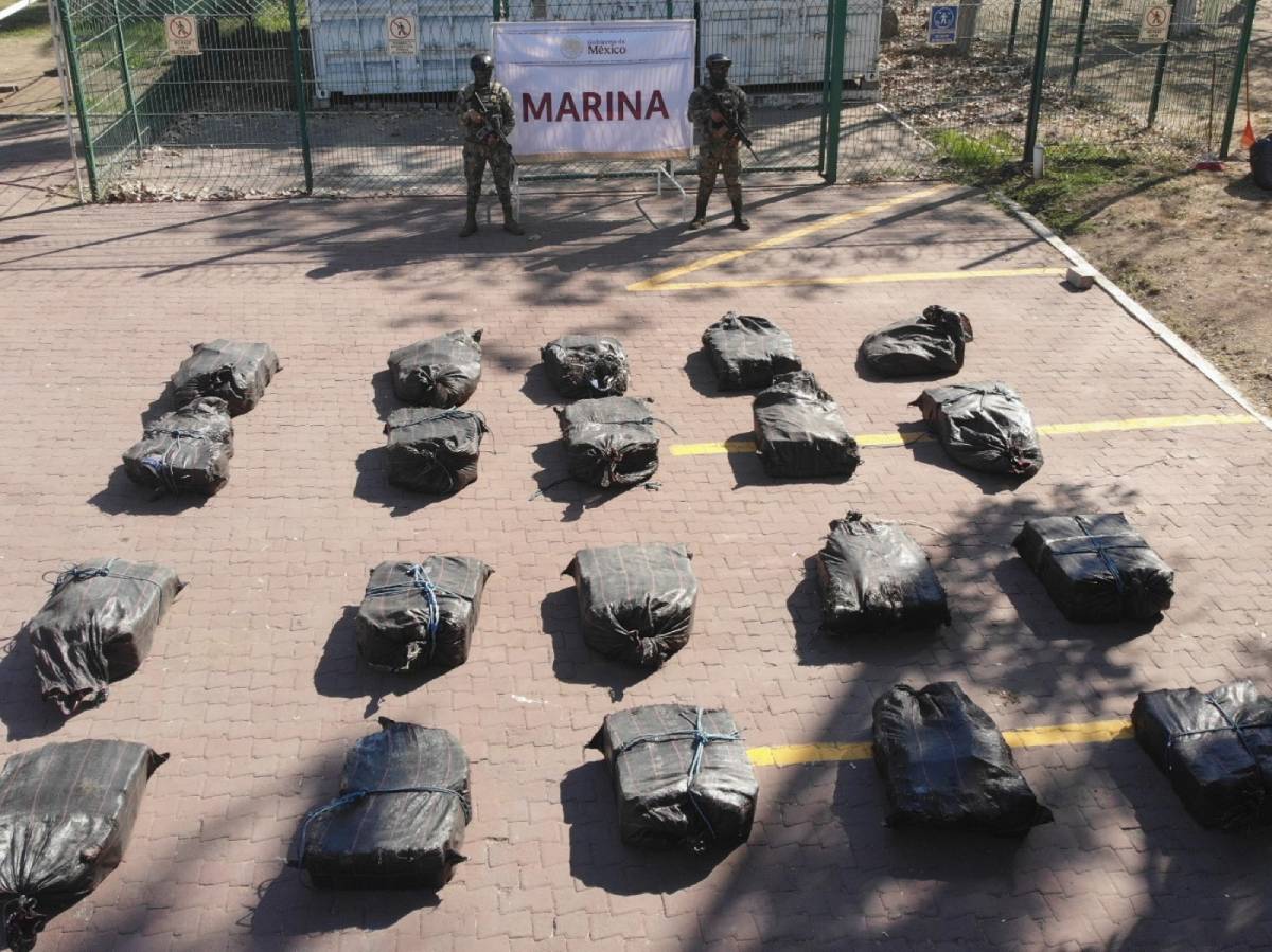 Marina asegura 63 bultos de presunta cocaína en aguas del Pacífico