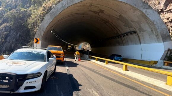 Se restablece la circulación en la autopista Durango–Mazatlán tras incendio de tractocamión en túnel del kilómetro 172